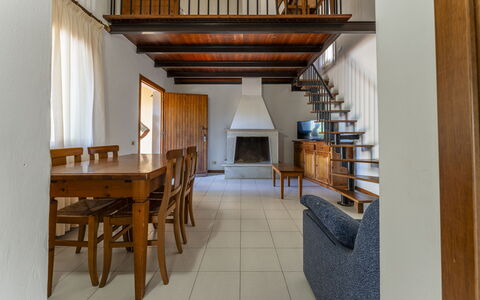 Argentario Giannella Apartment- Orbetello, Toscana: Propiedad, Mueble, Mesa, Edificio, Madera, Silla, Diseño De Interiores, Suelo, Piso, Bienes Raíces