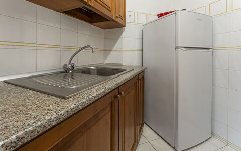 Argentario Giannella Apartment- Orbetello, Toscana: Gabinetes, Fregadero, Grifo, Mostrador, Lavabo, Arreglo De Tubería, Edificio, Cocina, Madera, Diseño De Interiores