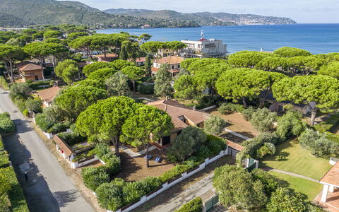 Giannella Apartment - Orbetello, Toscana: Planta, Agua, Propiedad, Cielo, Naturaleza, Árbol, Nube, Vegetación, El Terreno Del Lote, Diseño Urbano