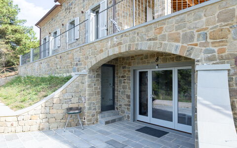 Villa Luana: Propiedad, Edificio, Ventana, Planta, Puerta, Árbol, Enladrillado, Ladrillo, Fachada