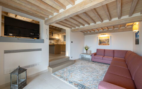 Villa Luana: Propiedad, Sofá, Comodidad, Sala, Arquitectura, Madera, Diseño De Interiores, Piso, Suelo, Pared