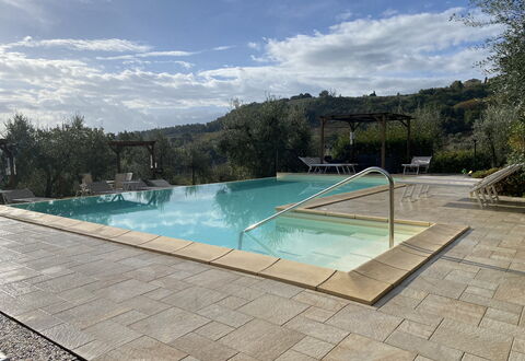 Villa Le Ripe Apartments - Gambassi Terme, Toscana: Agua, Nube, Cielo, Los Recursos Hídricos, Piscina, Rectángulo, Mueble Para Exteriores, Árbol, Sombra, Planta