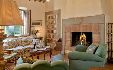 Torre Di Montelopio: Propiedad, Mueble, Planta, Mesa, Sofá, Marco, Sala, Encendiendo, Madera, Diseño De Interiores