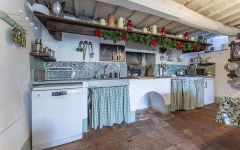 La Casa Dei Limoni, Camaiore, Pet Friendly, Wifi: Propiedad, Edificio, Diseño De Interiores, Casa, Suelo, Madera, Bienes Raíces, Mostrador, Gas, Piso