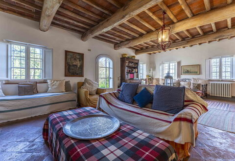 La Casa Dei Limoni, Camaiore, Pet Friendly, Wifi: Propiedad, Ventana, Mueble, Sofá, Edificio, Azur, Comodidad, Madera, Diseño De Interiores, Piso