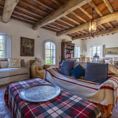 La Casa Dei Limoni, Camaiore, Pet Friendly, Wifi: Propiedad, Ventana, Mueble, Sofá, Edificio, Azur, Comodidad, Madera, Diseño De Interiores, Piso