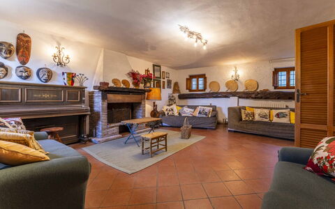 Casale Il Farro - Camaiore, Toscana: Mueble, Marco, Sofá, Naranja, Mesa, Diseño De Interiores, Sofá Cama, Suelo, Edificio, Madera