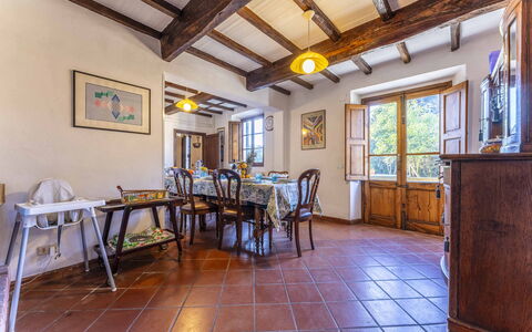 Casale Il Farro - Camaiore, Toscana: Mesa, Mueble, Marco, Propiedad, Silla, Ventana, Madera, Diseño De Interiores, Arquitectura, Suelo