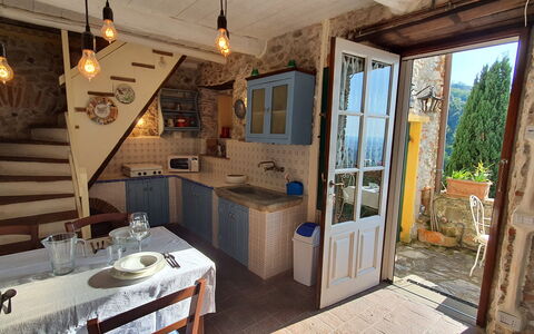 Borgo Bucatra Tramonto: Propiedad, Planta, Mesa, Madera, Encendiendo, Diseño De Interiores, Ventana, Suelo, Silla, Sala