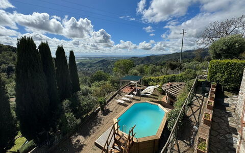 Borgo Bucatra Tramonto: Agua, Nube, Cielo, Los Recursos Hídricos, Planta, Azur, Edificio, Piscina, Cuerpo De Agua, Árbol