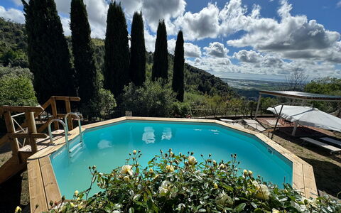 Borgo Bucatra Tramonto: Agua, Nube, Cielo, Planta, Piscina, Azur, Edificio, Paisaje Natural, Árbol, Vegetación