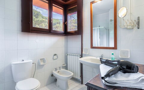 Tenuta De Paoli - Chianni, Pool, Wifi, Privacy, To: Espejo, Arreglo De Tubería, Grifo, Lavabo, Propiedad, Lavabo Del Baño, Púrpura, Ventana, Diseño De Interiores, Baño