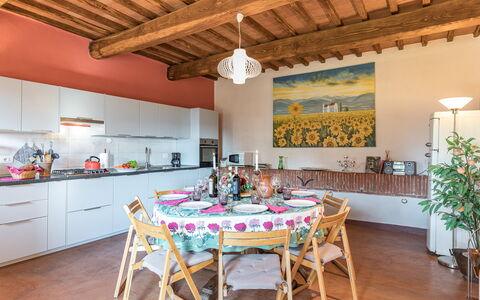 Villa Belvedere: Mesa, Mueble, Propiedad, Planta, Gabinetes, Silla, Diseño De Interiores, Madera, Planta De Casa, Edificio