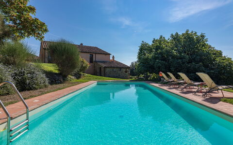 Villa Belvedere: Agua, Planta, Cielo, Nube, Piscina, Azur, Árbol, Edificio, Cuerpo De Agua, Hierba