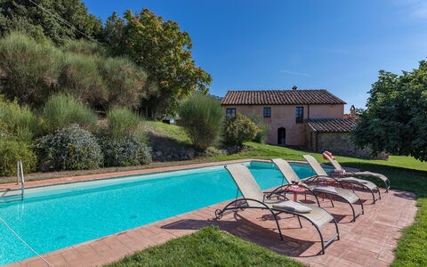 Villa Belvedere: Agua, Planta, Cielo, Propiedad, Edificio, Azur, Piscina, Árbol, Hierba, Sombra