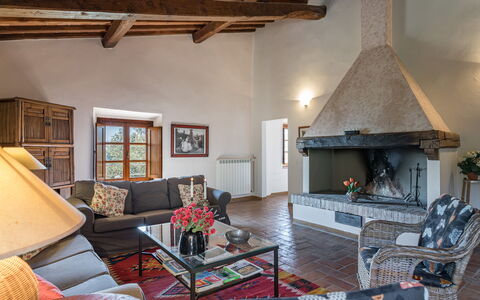 Villa Belvedere: Mueble, Propiedad, Sofá, Madera, Diseño De Interiores, Mesa, Planta De Casa, Sala, Edificio, Encendiendo