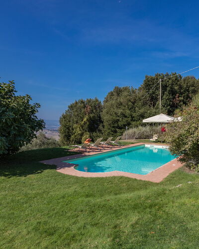 Villa Belvedere: Cielo, Planta, Agua, Paisaje Natural, Árbol, El Terreno Del Lote, Piscina, Sombra, Hierba, Paisaje