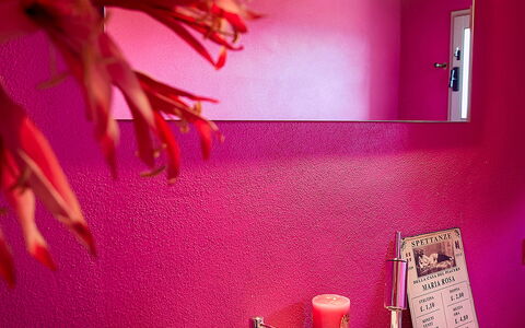 Villa Botinaccio: Grifo, Lavabo, Arreglo De Tubería, Lavabo Del Baño, Púrpura, Ligero, Baño, Diseño De Interiores, Encendiendo, Rosado