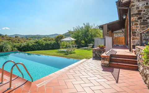 Le Masse - Greve In Chianti, Toscana: Planta, Agua, Cielo, Edificio, Mueble Para Exteriores, Piscina, Casa, Silla, Sombra, Diseño Urbano