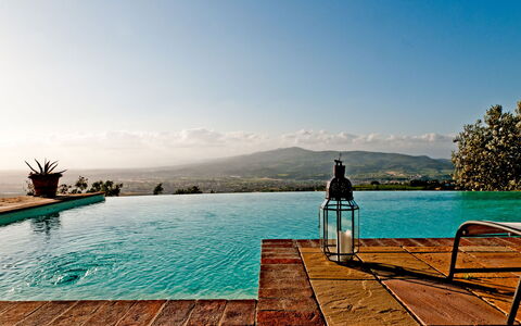 Cottage Botinaccio: Agua, Cielo, Propiedad, Piscina, Azur, Mueble Para Exteriores, Rectángulo, Cuerpo De Agua, Árbol, Madera