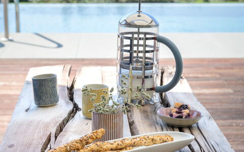 Villa Lilli & Spa: Comida, Vajilla, Agua, Mesa, Madera, Cuerpo De Agua, Árbol, Mueble Para Exteriores, Vehículo, Ocio