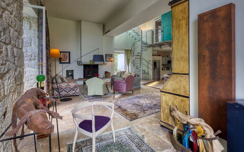 Villa Maestosa - Camaiore, Toscana: Marco, Azur, Sofá, Diseño De Interiores, Madera, Edificio, Suelo, Piso, Sala, Casa