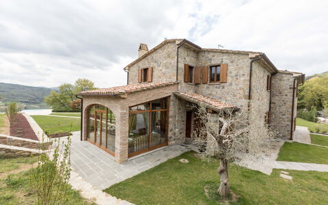 Villa Niccione: Nube, Planta, Cielo, Edificio, Ventana, Casa, Árbol, Cabaña, Área Rural, Paisaje