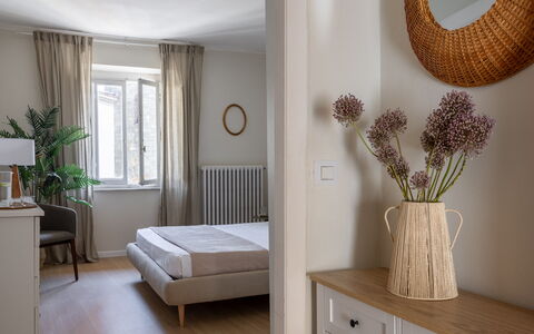 Lucca Old Town Apartment - Lucca, Toscana: Mueble, Diseño De Interiores, Habitación, Madera, Cama, Piso, Suelo, Habitación, Casa, Encendiendo