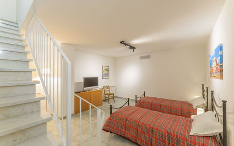 Casa Verdi,near The Beach - Viareggio, Toscana: Mueble, Propiedad, Madera, Comodidad, Diseño De Interiores, Suelo, Marco De La Cama, Piso, Edificio