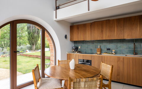 Pendolino Spereto Apartment With Pool, Montaione: Diseño De Interiores, Mueble, Madera, Piso, Cocina, Mostrador, Suelo, Encendiendo, Techo, Habitación