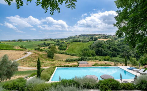 Pendolino Spereto Apartment With Pool, Montaione: Piscina, Mueble Para Exteriores, Jardín, Inmuebles, Eco Hotel, Paisajismo, Sunlounger, Plantación, Villa, Ciudad De Vacaciones