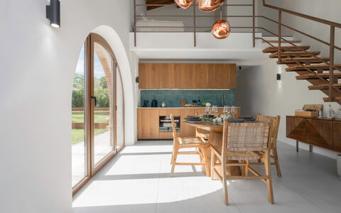 Pendolino Spereto Apartment With Pool, Montaione: Mesa, Madera, Diseño De Interiores, Edificio, Mostrador, Cocina, Suelo, Piso, Silla, Gabinetes