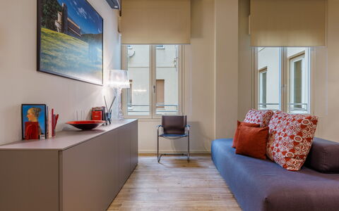 Lucy Florence Charming Modern Apartment Near Piazz: Mueble, Comodidad, Sofá, Madera, Diseño De Interiores, Arquitectura, Pared, Piso, Edificio, Bienes Raíces