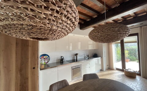 Nocellara Spereto Apartment With Pool, Montaione: Propiedad, Mueble, Gabinetes, Edificio, Mostrador, Madera, Diseño De Interiores, Arquitectura, Planta, Sala