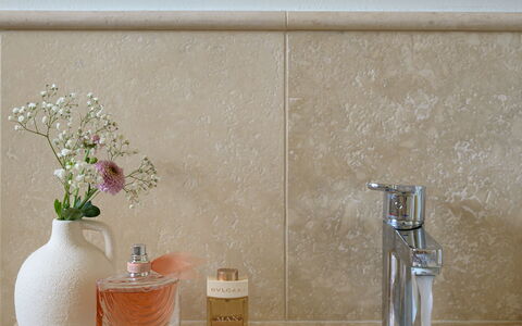 Nocellara Spereto Apartment With Pool, Montaione: Grifo, Propiedad, Arreglo De Tubería, Blanco, Lavabo, Maceta, Planta, Lavabo Del Baño, Baño, Diseño De Interiores