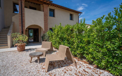 Coratina Spereto Apartment with Pool, Montaione: Planta, Edificio, Cielo, Ventana, Nube, Casa, El Terreno Del Lote, Paisaje, Cabaña, Bienes Raíces
