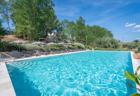 Coratina Spereto Apartment with Pool, Montaione: Agua, Planta, Los Recursos Hídricos, Propiedad, Cielo, Piscina, Nube, Azur, Árbol, Paisaje Natural