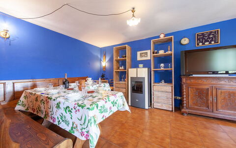 Casa Iris - Versilia, Holiday Home with Pool: Propiedad, Mueble, Gabinetes, Edificio, Mesa, Azul, Encendiendo, Madera, Diseño De Interiores, Piso