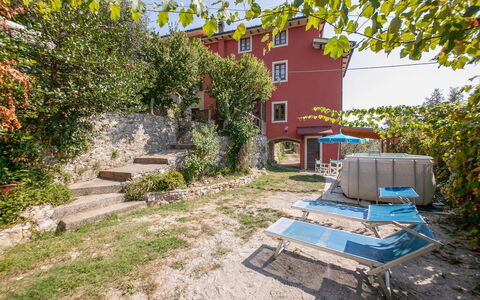 Casa Iris - Versilia, Holiday Home with Pool: Planta, Edificio, Propiedad, Ventana, Cielo, El Terreno Del Lote, Vegetación, Casa, Pared, Barrio