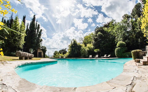 Palazzo Trasimeno: Agua, Nube, Cielo, Los Recursos Hídricos, Propiedad, Azur, Paisaje Natural, Cuerpo De Agua, Planta, Árbol