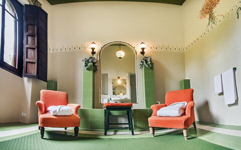 Palazzo Trasimeno: Propiedad, Mueble, Edificio, Planta, Comodidad, Arquitectura, Ventana, Diseño De Interiores, Planta De Casa, Suelo