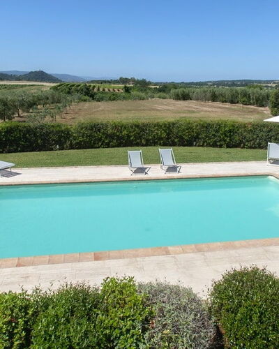 Villa Sant'andrea: Agua, Cielo, Propiedad, Piscina, Planta, Edificio, Rectángulo, Sombra, El Terreno Del Lote, Ocio
