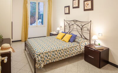 Sirene Apartments - Levanto: Propiedad, Mueble, Comodidad, Edificio, Azur, Cama, Madera, Textil, Diseño De Interiores, Suelo