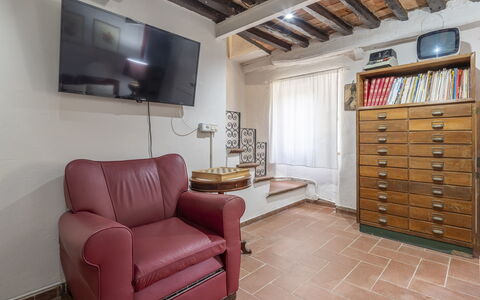 Country House Casalguidi 191 Private Pool: Pared, Diseño De Interiores, Mueble, Departamento, Piso, Casa, Suelo, Habitación, Techo, Sala