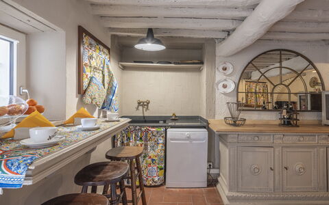 Country House Casalguidi 191 Private Pool: Mueble, Diseño De Interiores, Cocina, Madera, Piso, Mostrador, Suelo, Techo, Habitación, Encendiendo