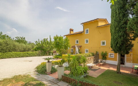 Country House Casalguidi 191 Private Pool: Casa, Inmuebles, Jardín, Paisajismo, Villa, Yarda, Hacienda, Casa De Campo, Eco Hotel, Patio Interior