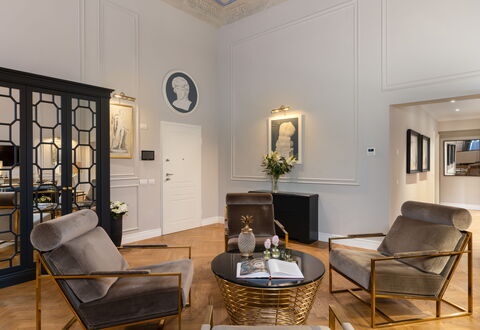 Pazzi Penthouse Luxury Apartment in Florence by Pa: Marco, Mesa, Mueble, Propiedad, Madera, Silla, Diseño De Interiores, Sofá, Arquitectura, Planta