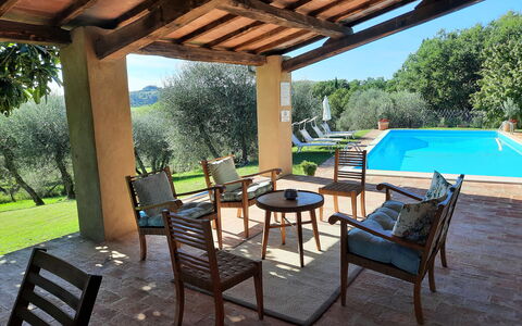 Villa San Giovanni: Propiedad, Mueble, Planta, Cielo, Verde, Silla, Sombra, Mesa, Diseño De Interiores, Mueble Para Exteriores