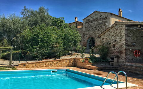 Villa San Giovanni: Cielo, Agua, Planta, Propiedad, Edificio, Azur, Ventana, Piscina, Árbol, Rectángulo