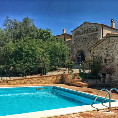 Villa San Giovanni: Cielo, Agua, Planta, Propiedad, Edificio, Azur, Ventana, Piscina, Árbol, Rectángulo